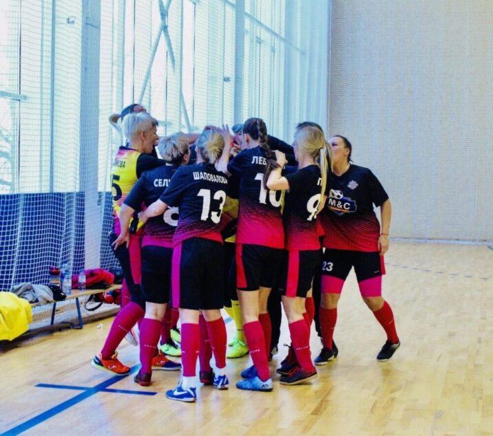 Женская футбольная команда «Авангард» заняла третье место в суперфинале Лиги региона по футболу Новости Домодедово 